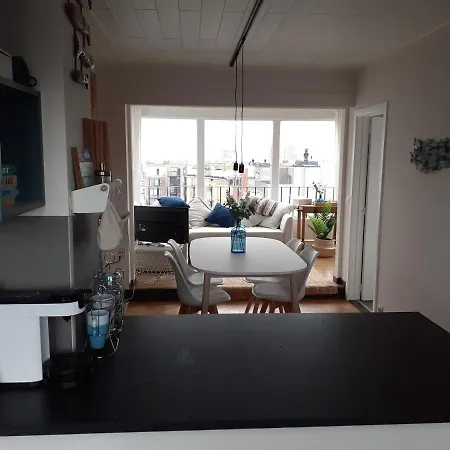 Gezellig Centraal Gelegen Penthouse Apartament Ostenda