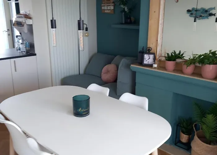 Gezellig Centraal Gelegen Penthouse 公寓 *